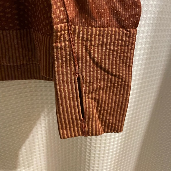 Lulu lemon activewear shirt - Picture 2 of 5